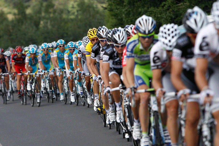 Belote with its tradition of gifts!